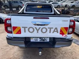Toyota Hilux Revo Double Cab Deisel 2.4 AWD 2017 White