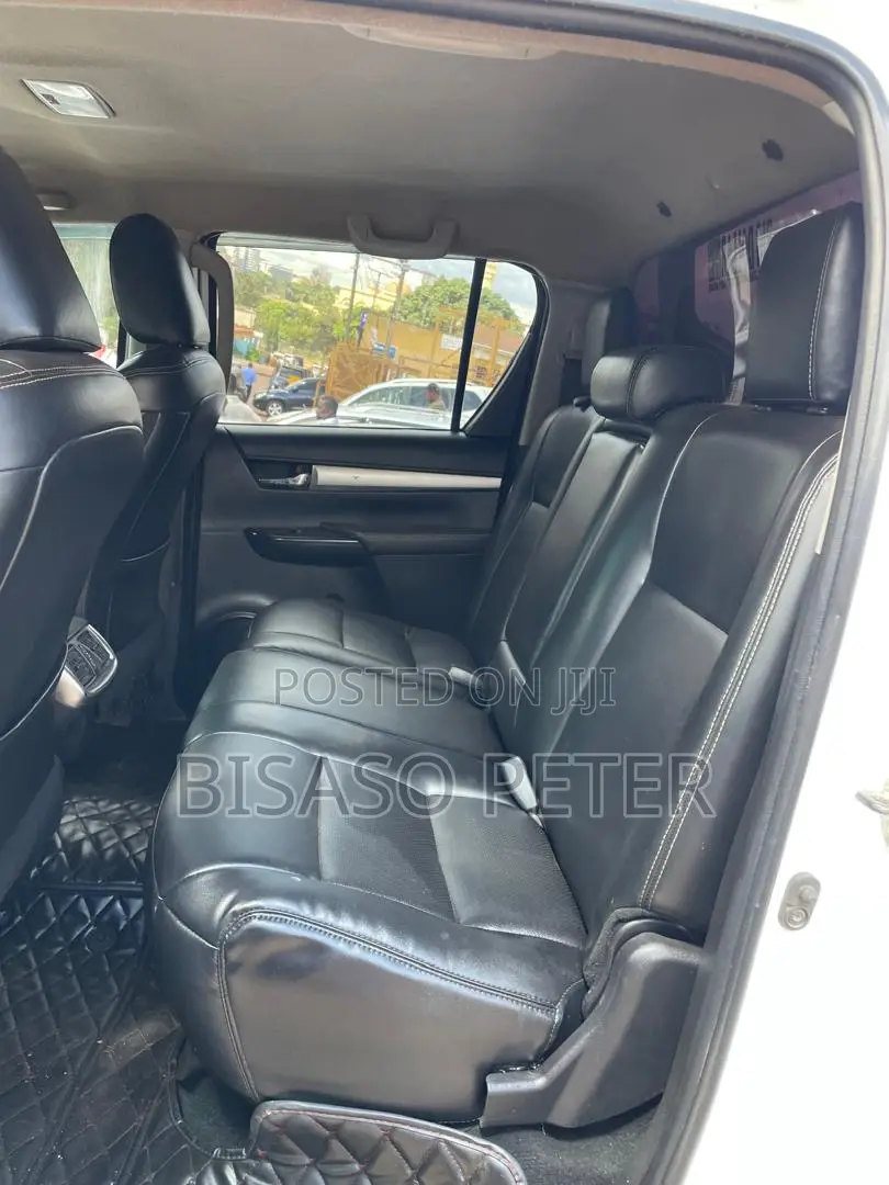 Toyota Hilux Revo Double Cab Deisel 2.4 AWD 2017 White