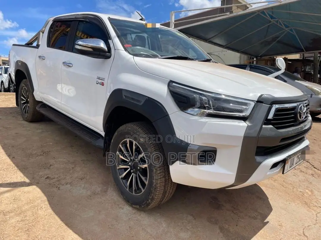 Toyota Hilux Revo Double Cab Deisel 2.4 AWD 2017 White