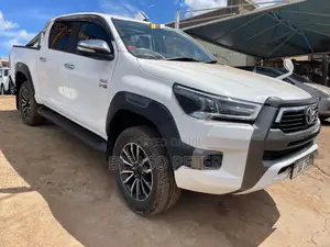 Toyota Hilux Revo Double Cab Deisel 2.4 AWD 2017 White
