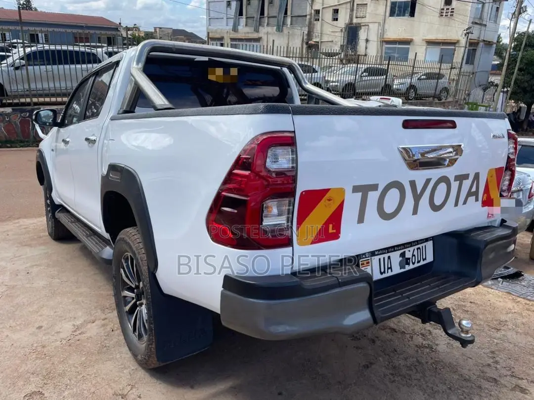 Toyota Hilux Revo Double Cab Deisel 2.4 AWD 2017 White