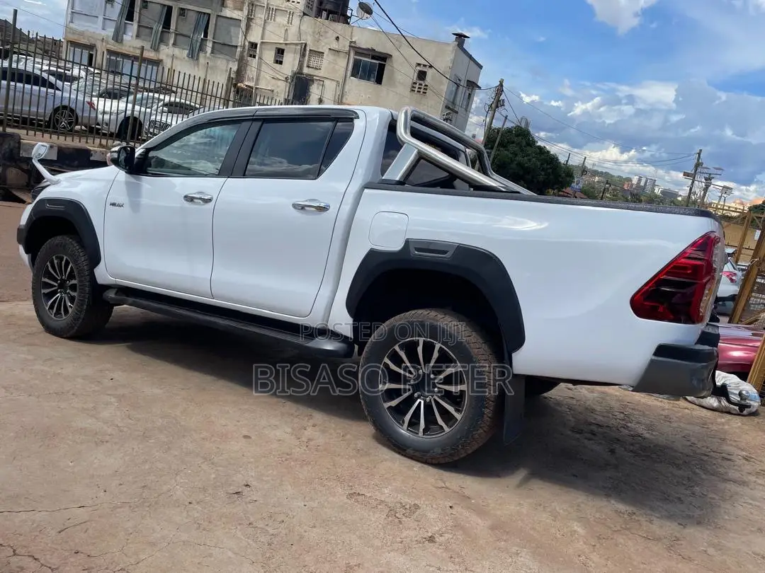 Toyota Hilux Revo Double Cab Deisel 2.4 AWD 2017 White