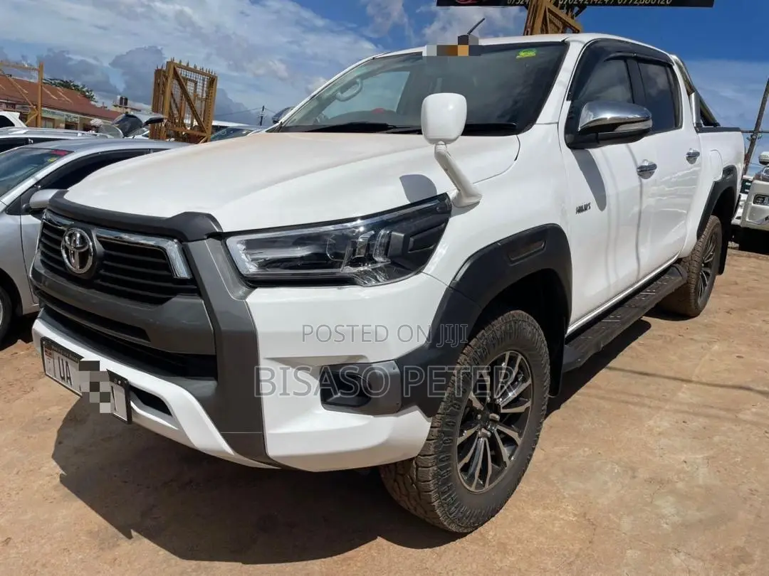 Toyota Hilux Revo Double Cab Deisel 2.4 AWD 2017 White