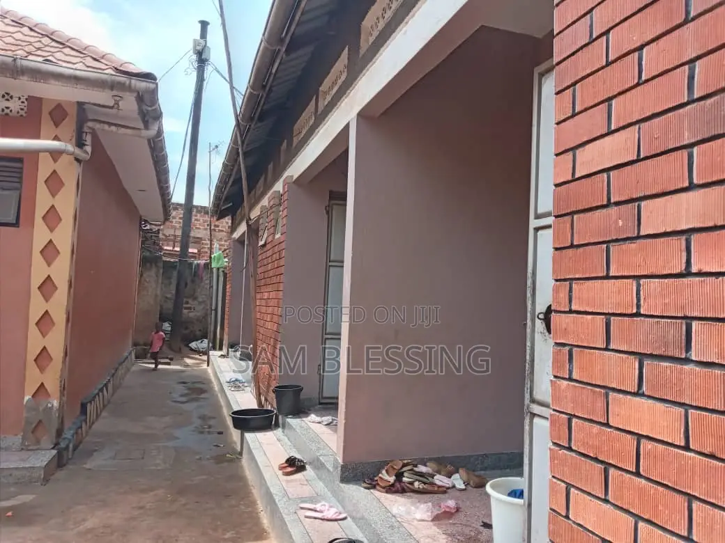 10bdrm Duplex in Nansana, Central Division for sale