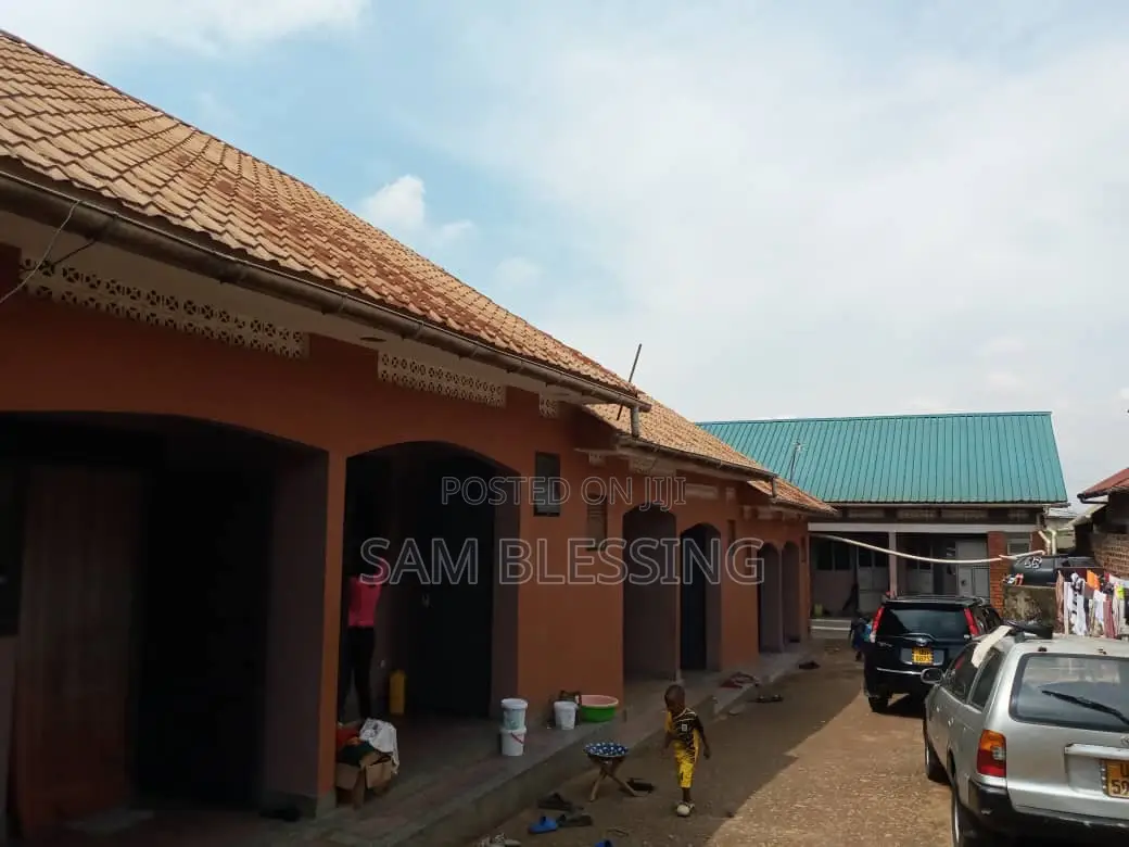 10bdrm Duplex in Nansana, Central Division for sale