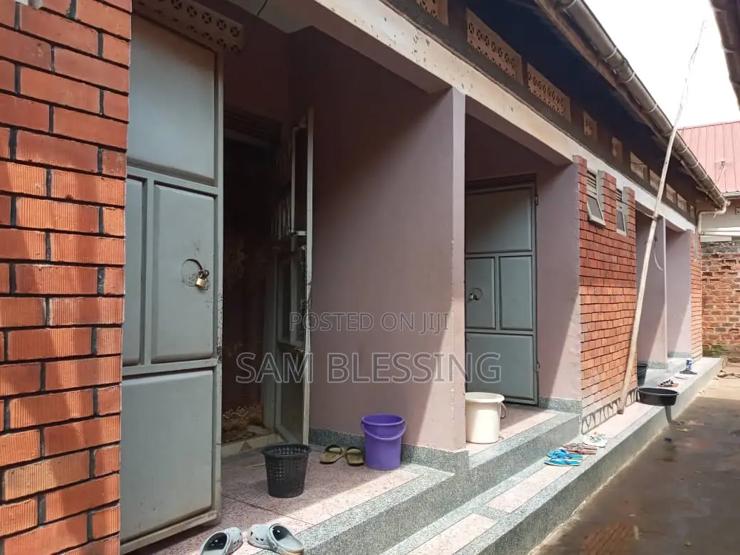 10bdrm Duplex in Nansana, Central Division for sale