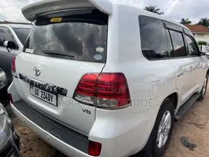 Toyota Land Cruiser 2015 White