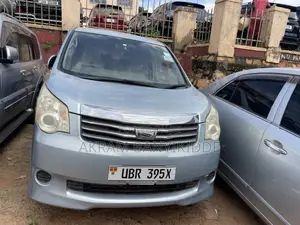 Toyota Noah 2012 Silver