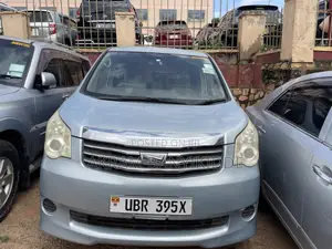Toyota Noah 2012 Silver