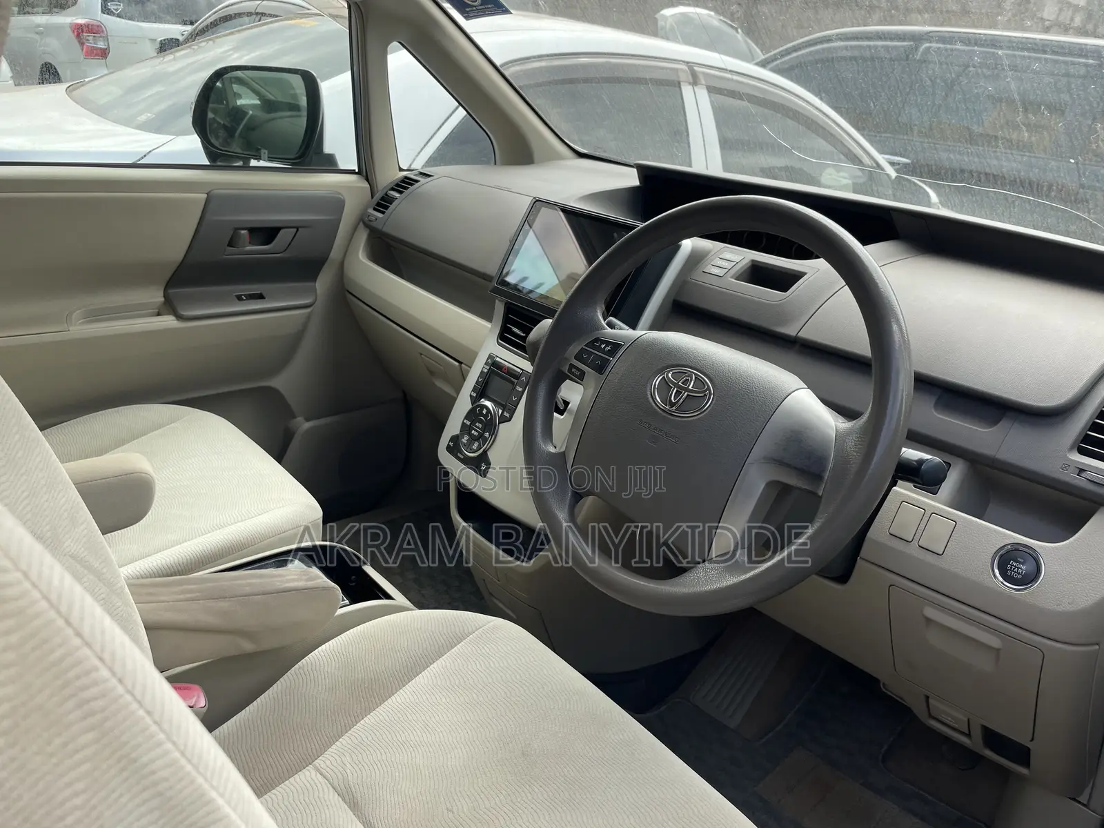 Toyota Noah 2012 Silver