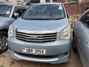 Toyota Noah 2012 Silver