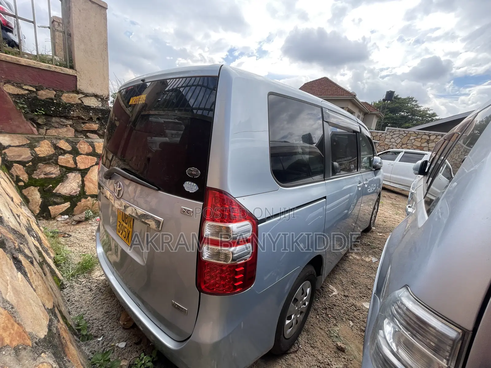 Toyota Noah 2012 Silver