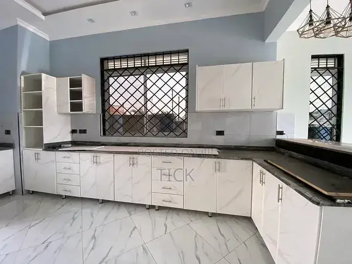 4bdrm Duplex in Kisaasi, Nakawa for sale