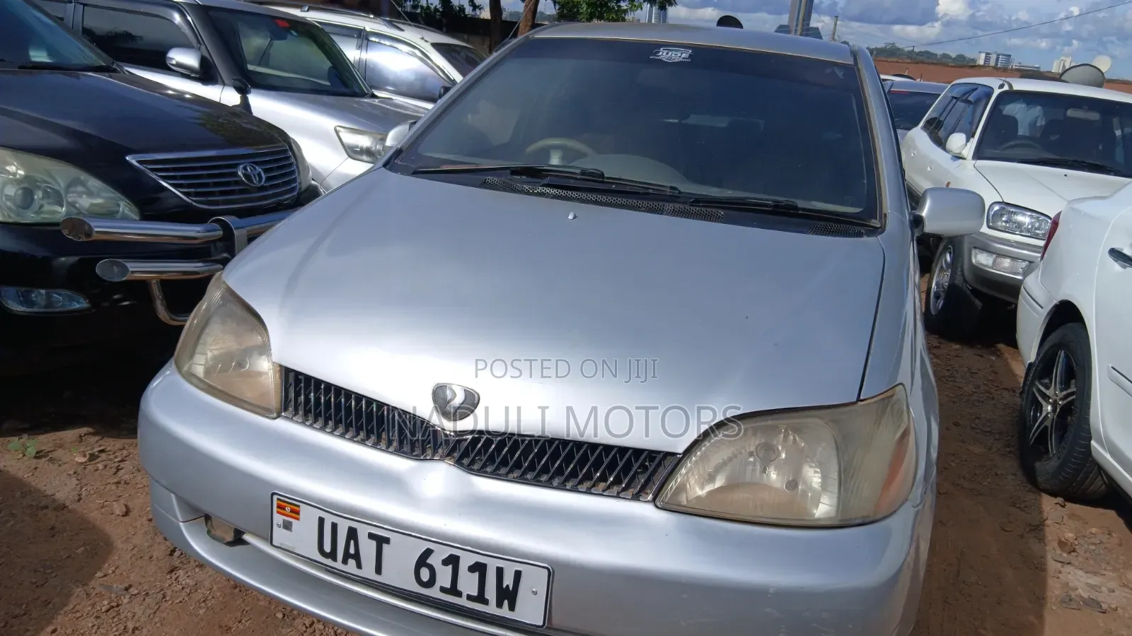 Toyota Platz 2000 Silver