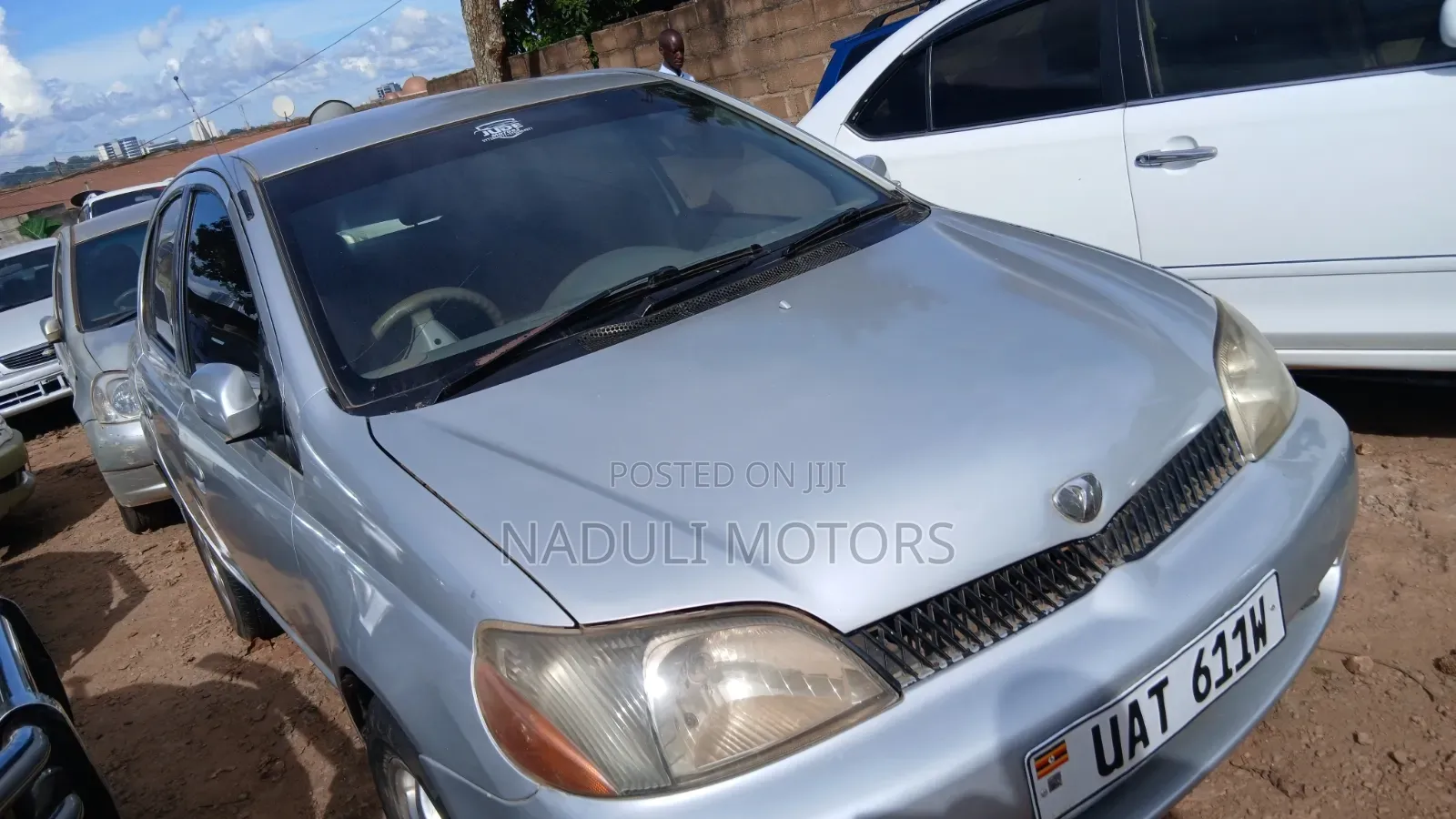Toyota Platz 2000 Silver