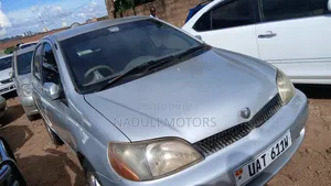 Toyota Platz 2000 Silver