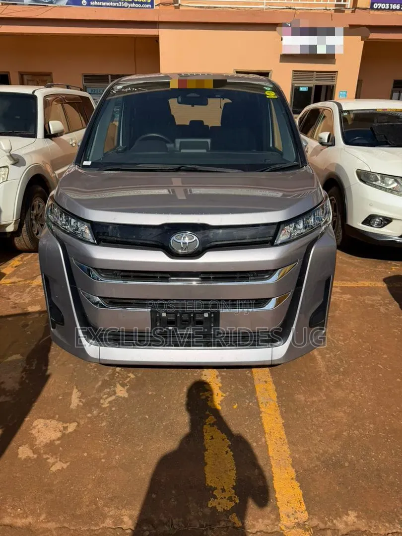 Toyota Noah 2023 Gray