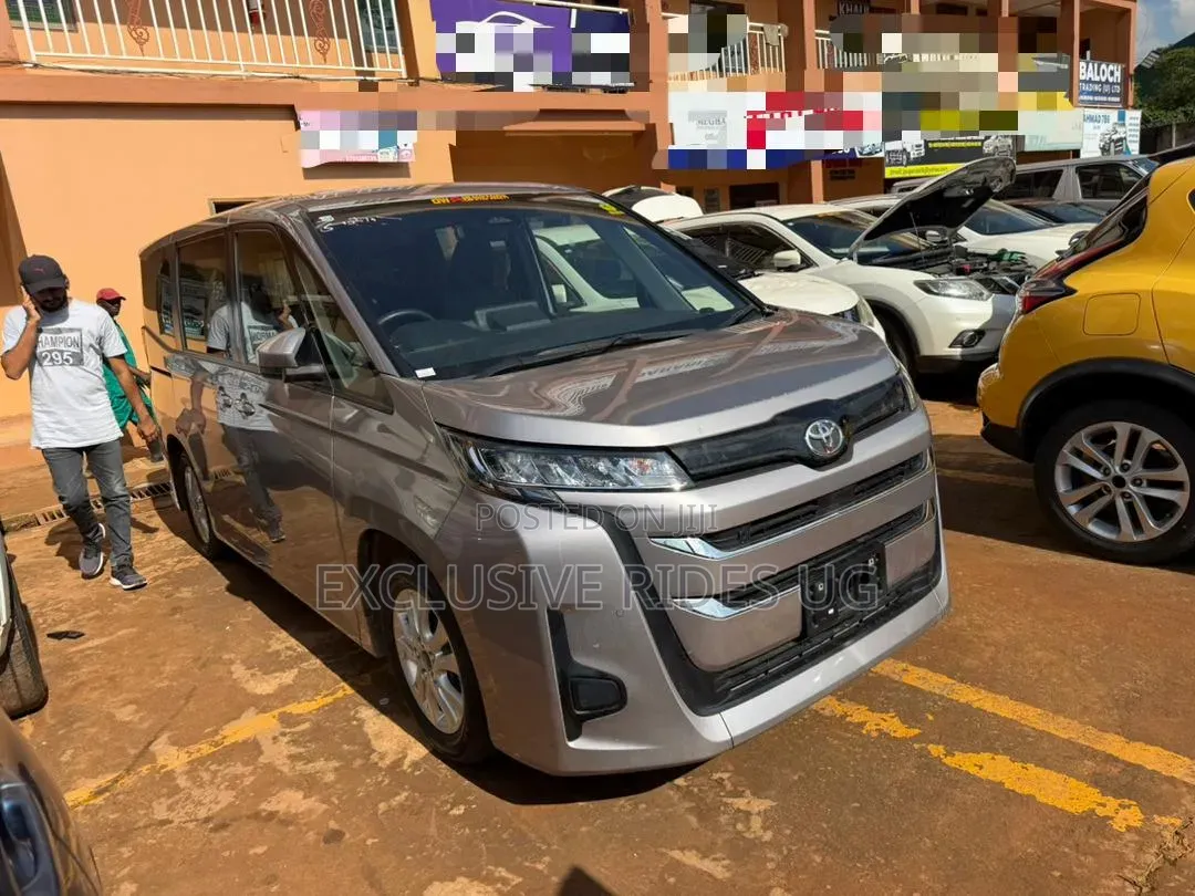 Toyota Noah 2023 Gray