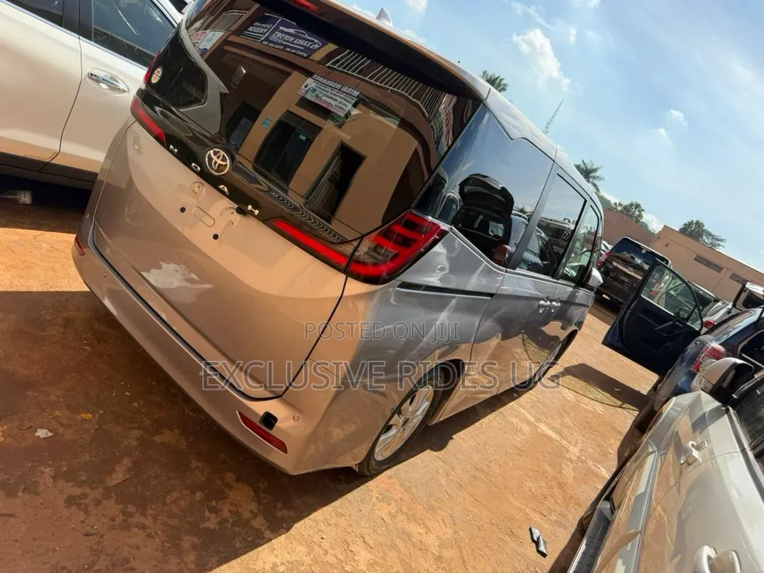 Toyota Noah 2023 Gray