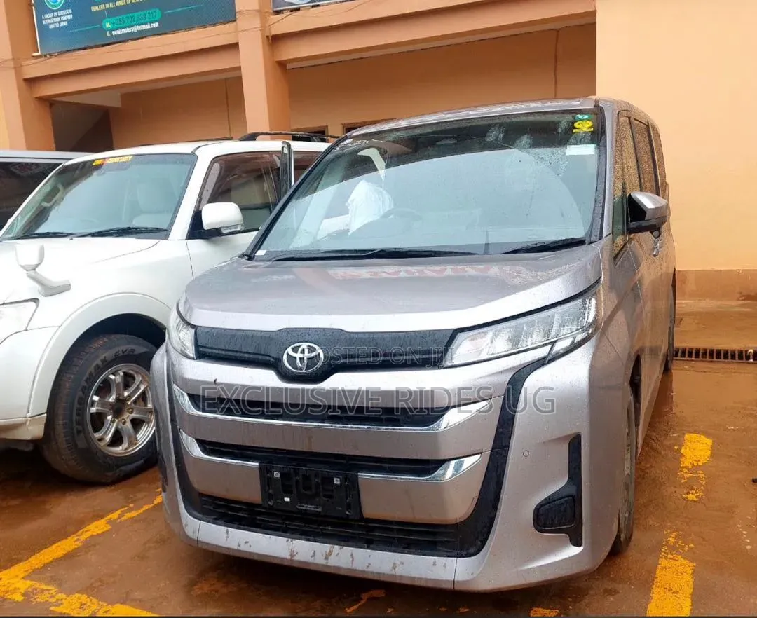 Toyota Noah 2023 Gray