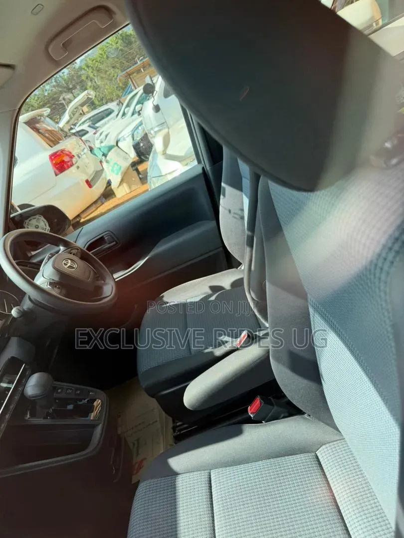 Toyota Noah 2023 Gray