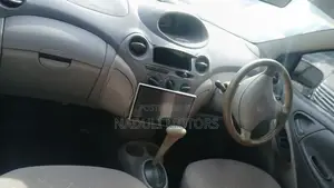 Toyota Platz 2000 Silver
