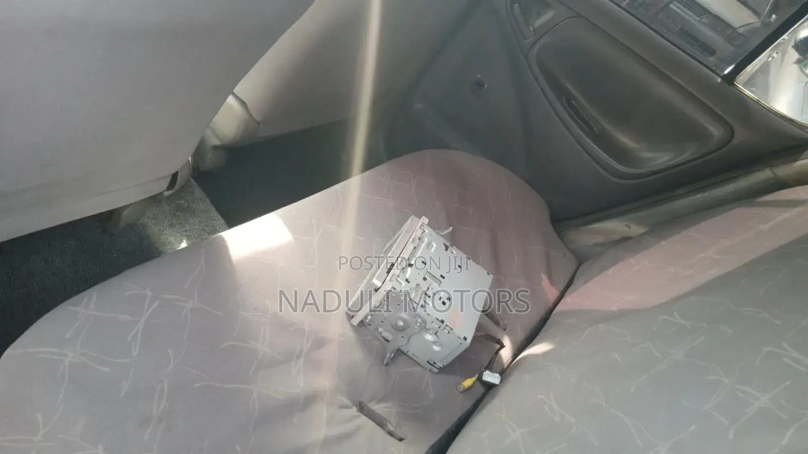 Toyota Platz 2000 Silver