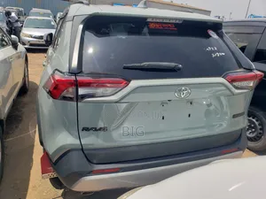 Toyota RAV4 Adventure AWD 2020 Green