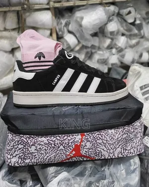 Adidas Campus. Free Socks