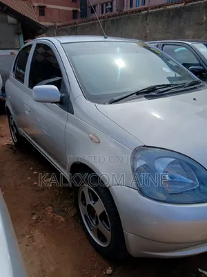 Toyota Vitz 2000 Silver