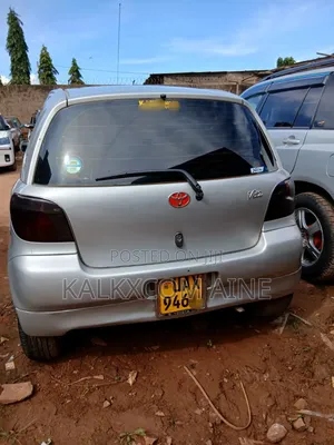 Toyota Vitz 2000 Silver