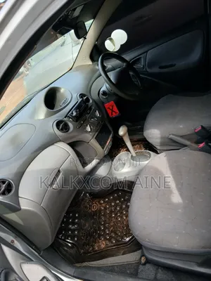 Toyota Vitz 2000 Silver