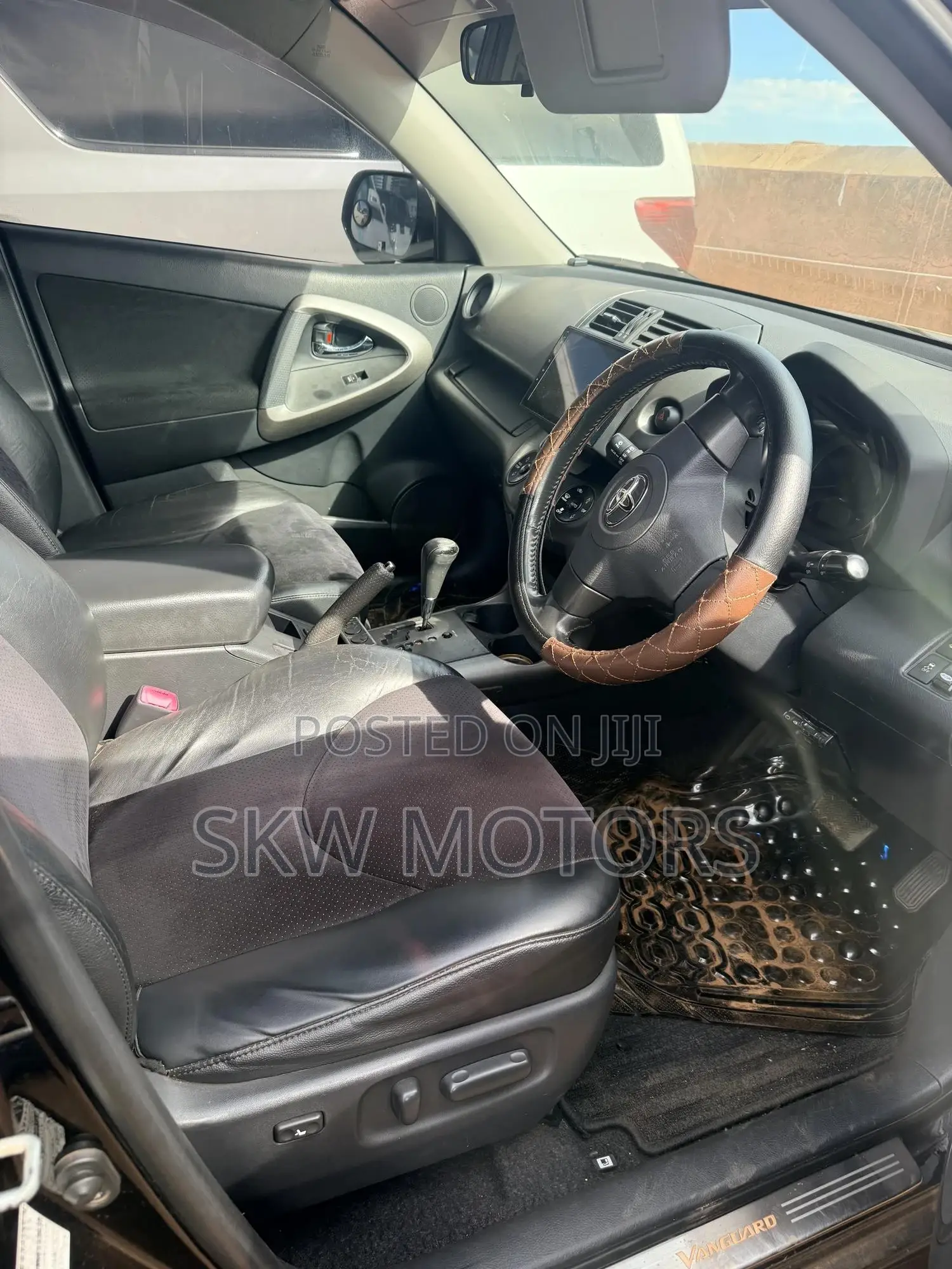 Toyota Vanguard 2011 Black
