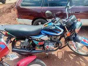 TVS HLX 125 2022 Red