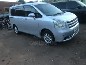 Toyota Noah 2009 Silver