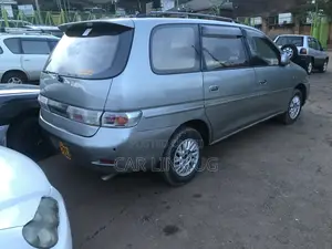 Toyota Gaia 2000 Silver