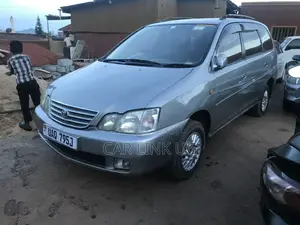 Toyota Gaia 2000 Silver