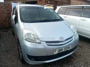 Toyota Passo Sette 2010 Silver