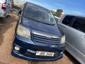 Toyota Noah 2002 Blue