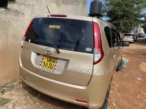 Toyota Passo Sette 2010