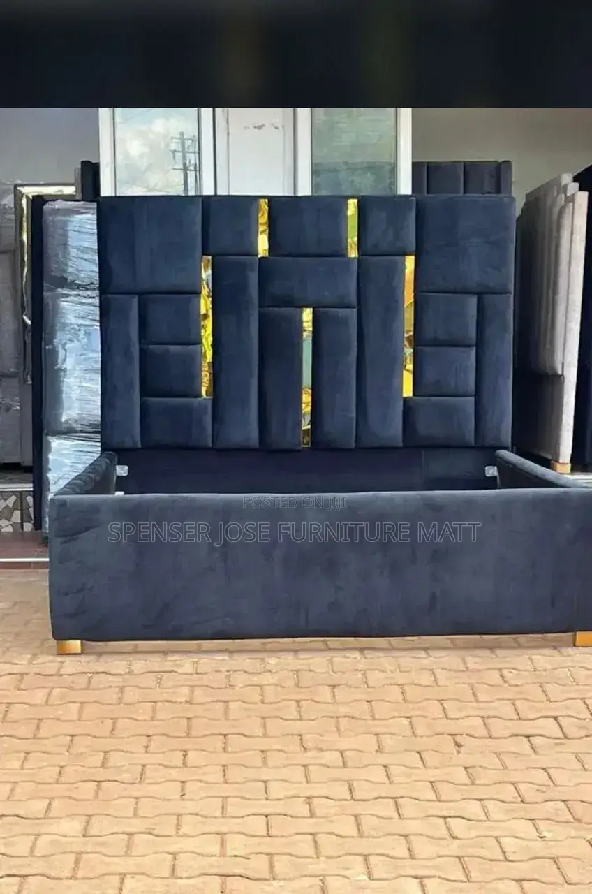 Cushioned Bed 5by6 With Gold Stickers