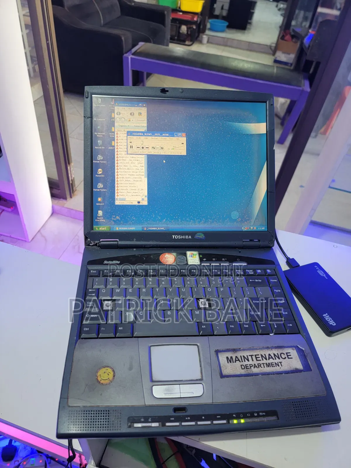 Laptop Toshiba Satellite S870 2GB Intel Pentium HDD+SSD 40GB
