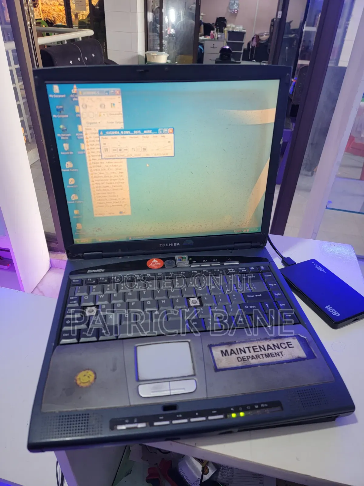 Laptop Toshiba Satellite S870 2GB Intel Pentium HDD+SSD 40GB