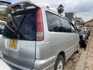 Toyota Noah 2002 Silver
