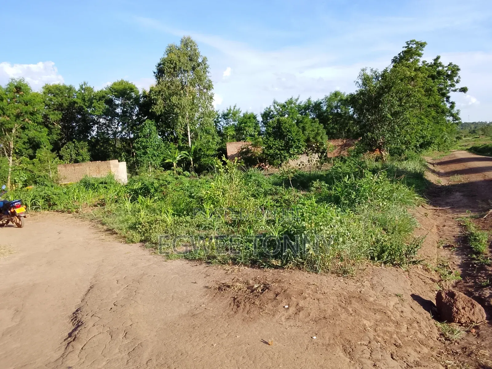 Land Including Home on Quick Sale in Lira City West