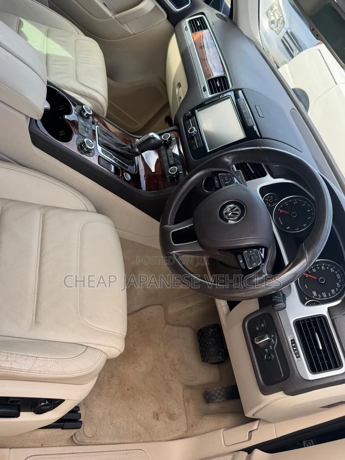 Volkswagen Touareg V6 Sport with Navigation 2013 Black
