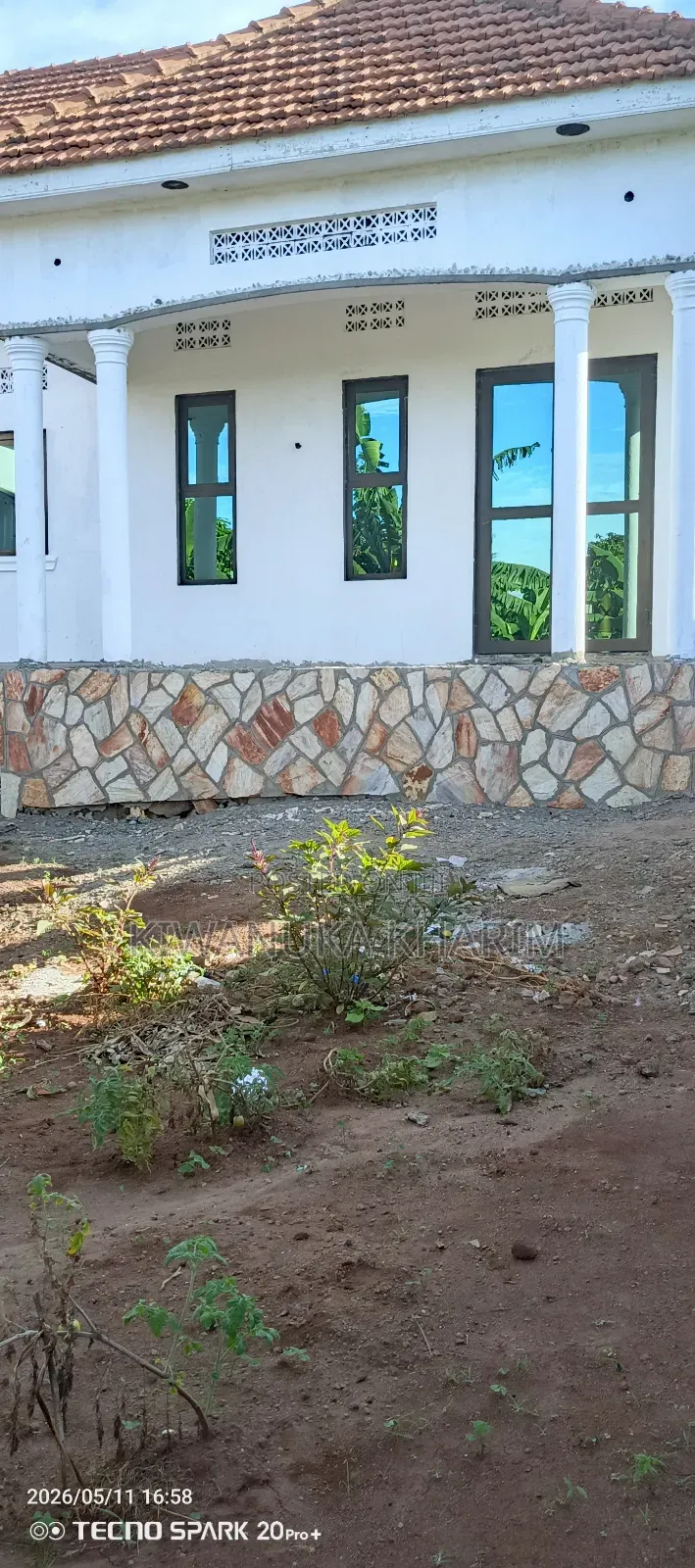 4bdrm Bungalow in Kiwanuka Kharim, Wakiso / Wakiso for sale