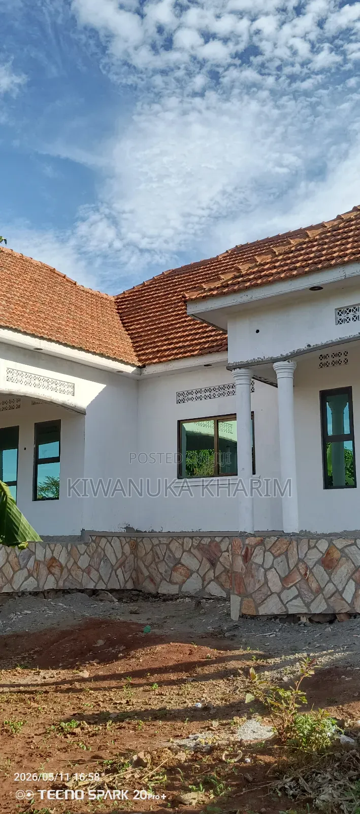 4bdrm Bungalow in Kiwanuka Kharim, Wakiso / Wakiso for sale