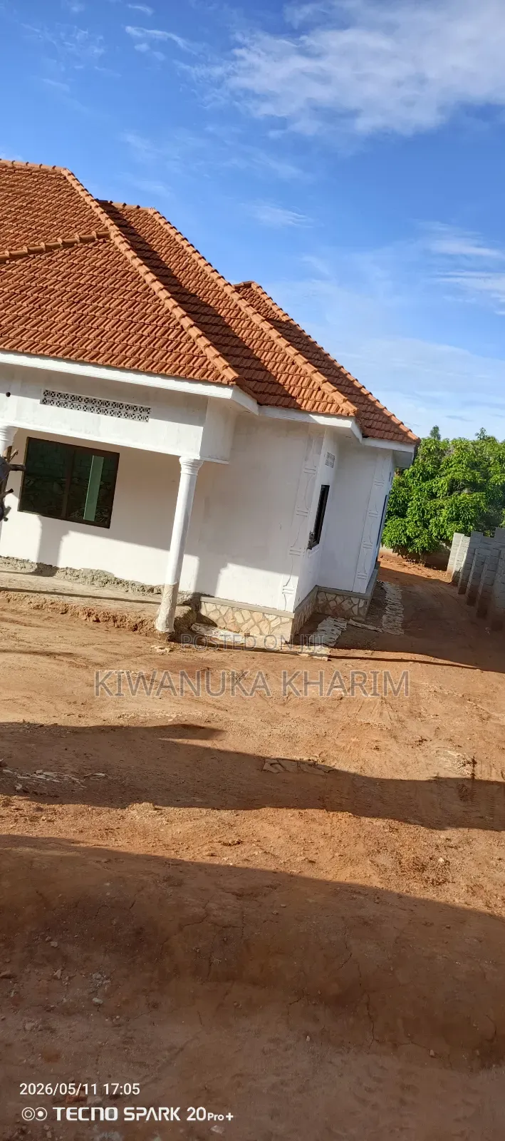 4bdrm Bungalow in Kiwanuka Kharim, Wakiso / Wakiso for sale