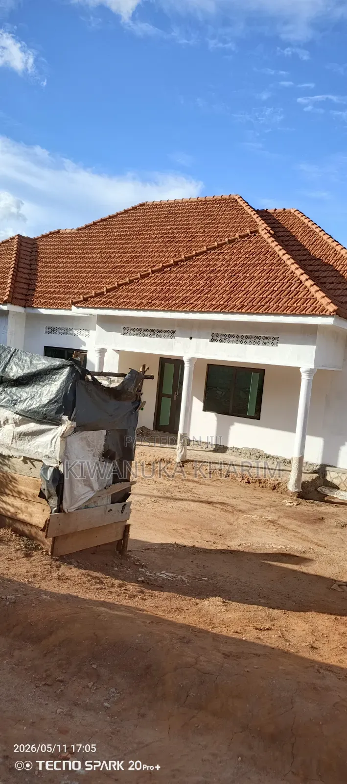 4bdrm Bungalow in Kiwanuka Kharim, Wakiso / Wakiso for sale